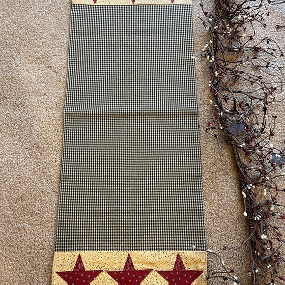 Pip Berry garland, table runner and mat - Picture 2 of 11